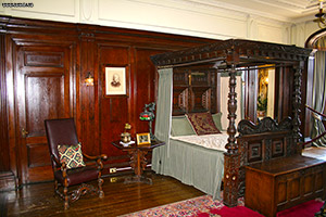 Casa Loma - Bedroom